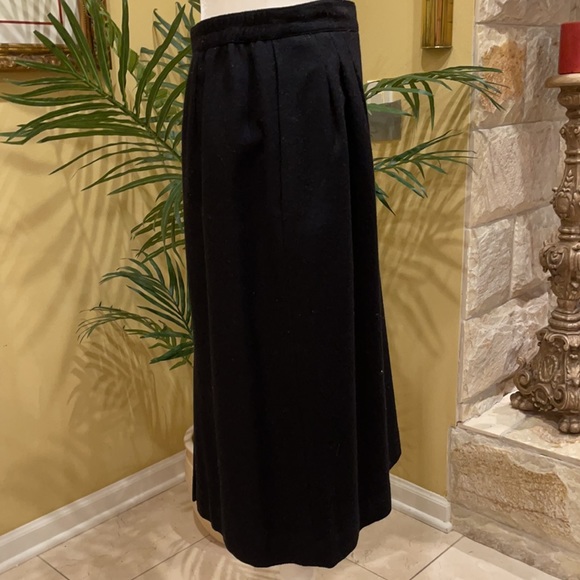 NWOT Invisible Elastic Waist Black Skirt Size 12 - Picture 2 of 13